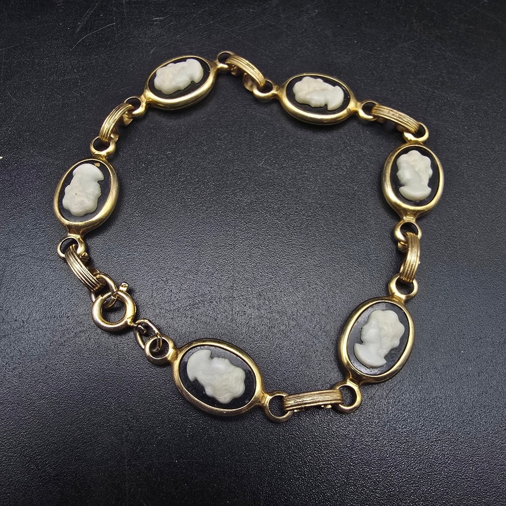 Vintage Black White Cameo Bracelet Gold Tone Costume Jewelry